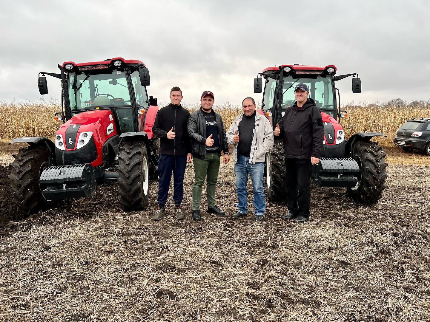 два нові трактори в полях України